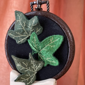 Hímzett borostyán - otthon & életmód - dekoráció - dísztárgy - Meska.hu