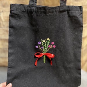 Egyedi hímzett vászontáska - táska & tok - bevásárlás & shopper táska - shopper, textiltáska, szatyor - Meska.hu