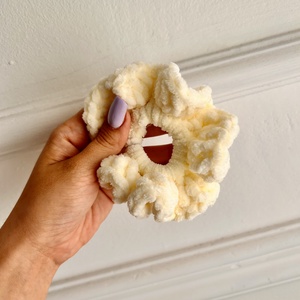 Puha plüss horgolt scrunchie � - ruha & divat - hajdísz & hajcsat - hajgumi - Meska.hu
