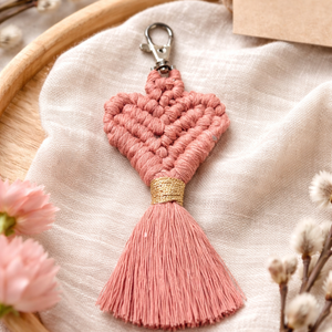 Makramé szív kulcstartó/ táskadísz - Meska.hu