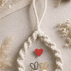 Makramé nyuszis függődísz  - ünnepi díszek, dekorációk - húsvéti díszek és dekorációk - húsvéti ablakdíszek - Meska.hu