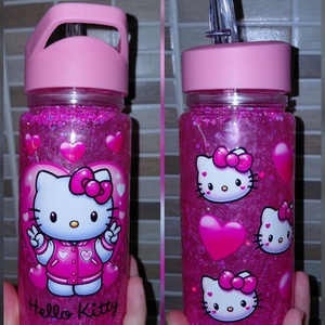 Hello Kitty csillámos gyerek kulacs, Otthon & Életmód, Konyhafelszerelés, tálalás, Italos kellékek, Kulacsok, , hógömb jellegű. Felrázva a csillámok mozognak benne.
300 ml
Csak kézi mosogatás.
kemény műanyag szí..., MESKA