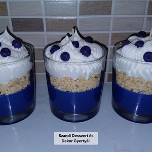 Áfonyás süti illatú gyertya  - kellékek & szerszámok - dekorációs kellékek - dekorációs gyertya - Meska.hu