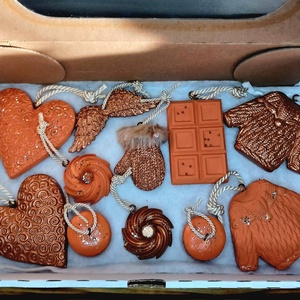 Díszdobozos karácsonyfadíszek narancs-bronz színekben  - Meska.hu