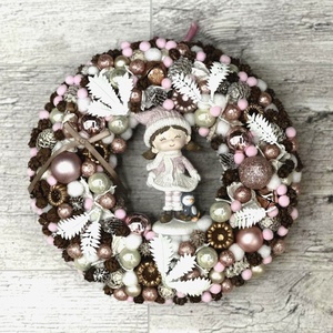 Karácsonyi ajtódísz kislánnyal bronz-rosegold  - Meska.hu