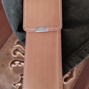 Világosbarna bőr tolltartó - otthon & életmód - papír, írószer - tolltartó & ceruzatekercs - Meska.hu