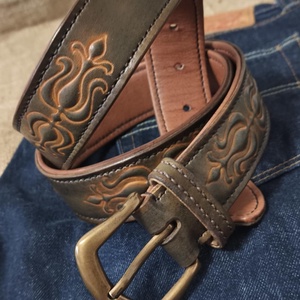 Tulipános bőr őv, Ruha & Divat, Öv & Övcsat, Öv, Bőrművesség, MESKA