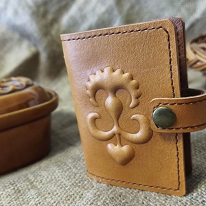 Domborított díszítésű kártyatartó - táska & tok - pénztárca & más tok - kártyatartó & irattartó - Meska.hu