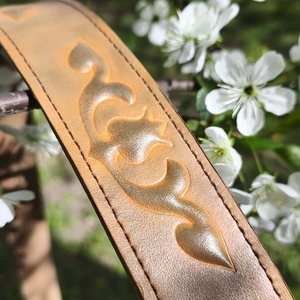 Tulipános bőr öv - Meska.hu