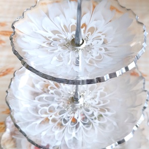 Emeletes sütemény kínáló  - Meska.hu