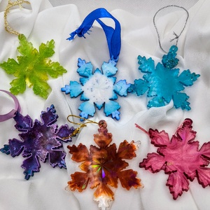 Színes hópehely díszek, Karácsony, Karácsonyi lakásdekoráció, Karácsonyfadíszek, Mindenmás, MESKA