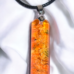 Nyaklánc narancsszínű medállal - ékszer - nyaklánc - medálos nyaklánc - Meska.hu