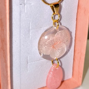 Rózsaszín hortenziás nyaklánc - Meska.hu