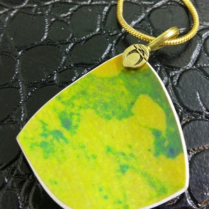  A Zöld reménység foka eozinból készült medálja - Meska.hu