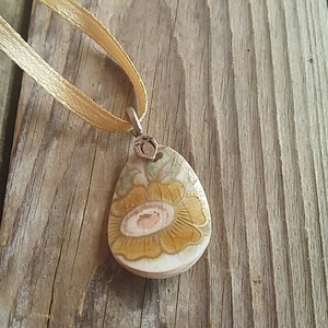 Fénylő virágos medál -  - Meska.hu