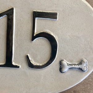 Ovális formjú házszámtábla kutyával - otthon & életmód - ház & kert - házszám - Meska.hu