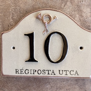 Bajusz formájú házszámtábla, festett, Otthon & Életmód, Ház & Kert, Házszám, Kerámia, MESKA