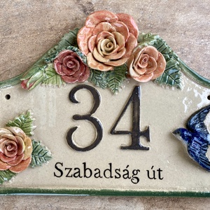 Bajusz formájú házszámtábla rózsával, fecskével, Otthon & Életmód, Ház & Kert, Házszám, Kerámia, Szobrászat, MESKA