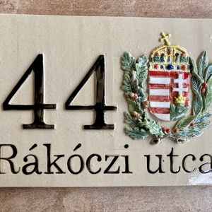 Téglalap formájú házszámtábla magyar címerrel - Meska.hu