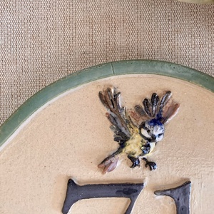 Bajusz formájú házszámtábla széncinkékkel, hortenziával, 71-s számmal - otthon & életmód - ház & kert - házszám - Meska.hu