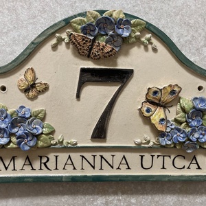 Bajusz formájú házszámtábla pillangókkal, nefelejcsekkel - otthon & életmód - ház & kert - házszám - Meska.hu