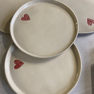 Lapos tányér szívvel - otthon & életmód - konyhafelszerelés, tálalás - tálalás - tányér & étkészlet - Meska.hu