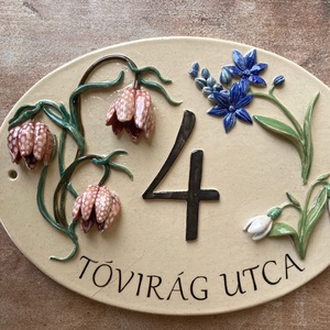 Ovális formájú házszámtábla virágokkal, 4-s számmal előkészítve - Meska.hu
