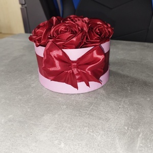 Bordó rózsás box - otthon & életmód - virágdekoráció - virágok - virágbox - Meska.hu