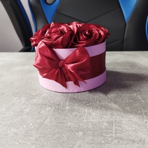 Bordó rózsás box - otthon & életmód - virágdekoráció - virágok - virágbox - Meska.hu