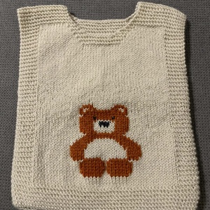 Kötött mellény maci mintával - Meska.hu