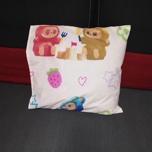 Labubu-s párnahuzat 40x40cm - otthon & életmód - lakástextil - párna & párnahuzat - díszpárnahuzat - Meska.hu