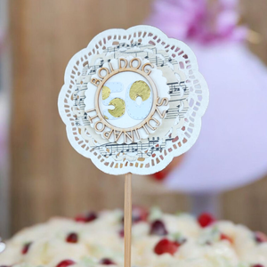 Szülinapi torta tábla - 50 arany-fehér, Otthon & Életmód, Konyhafelszerelés, tálalás, Sütés, főzés, Sütidísz, Papírművészet, Mindenmás, Egy egyszerű, finom házi csokitorta méltó dísze lehet ez az egyedi torta csipkés torta tábla dísz a..., MESKA