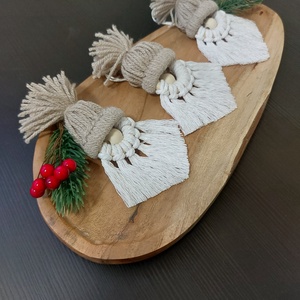 Makramé manó díszek - bézs, Karácsony, Karácsonyi lakásdekoráció, Karácsonyfadíszek, Csomózás, Mindenmás, MESKA
