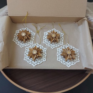 Karácsonyfadísz - Papír hópehely csillag - karácsony - karácsonyi lakásdekoráció - karácsonyfadíszek - Meska.hu