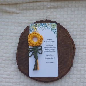 Keresztszülő felkérő - napraforgós kulcstartó makramé, Játék & Sport, Keresztelőajándékok, Mindenmás, Csomózás, MESKA