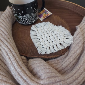 Szív alakú makramé poháralátét - otthon & életmód - konyhafelszerelés, tálalás - tálalás - tányér- és poháralátét - Meska.hu