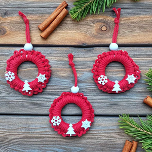 Makramé karika karácsonyfa dísz - piros, Karácsony, Karácsonyi lakásdekoráció, Karácsonyfadíszek, Csomózás, Mindenmás, MESKA