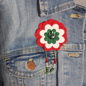 Kokárda virág - filc anyag, Ékszer, Kitűző és Bross, Gyöngyfűzés, gyöngyhímzés, Varrás, MESKA