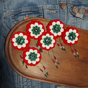 Kokárda virág - filc anyag - ékszer - kitűző és bross - Meska.hu