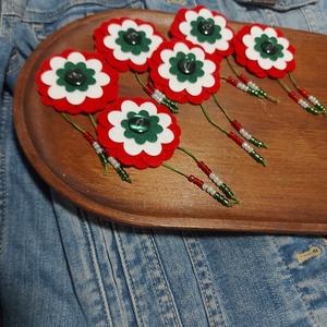 Kokárda virág - filc anyag - ékszer - kitűző és bross - Meska.hu