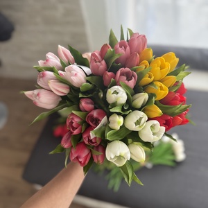 Tulipán hajgumival - otthon & életmód - virágdekoráció - virágok - szálas virág - Meska.hu