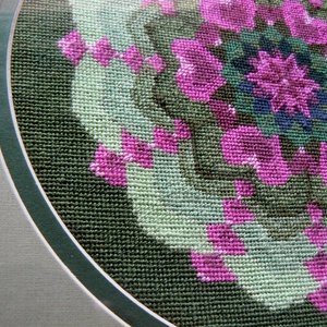 Szív csakra tűgobelin mandala, Otthon & Lakás, Mandala, Dekoráció, Spiritualitás, Hímzés, Meska