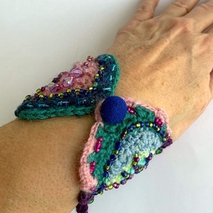 Álomszép horgolt karkötő - ékszer - karkötő - széles karkötő - Meska.hu