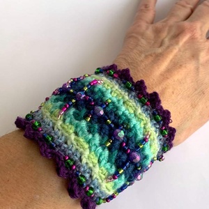 Álomszép horgolt karkötő - ékszer - karkötő - széles karkötő - Meska.hu