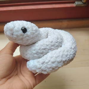 Cuki horgolt fehér kígyó � Puha amigurumi plüss - játék & sport - plüssállat & játékfigura - plüss sárkány - Meska.hu