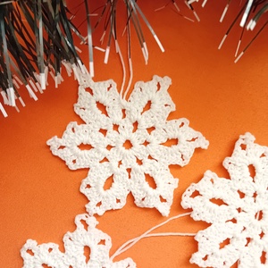 Horgolt hópehely  dekoráció, karácsonyfadísz - karácsony - karácsonyi lakásdekoráció - karácsonyfadíszek - Meska.hu