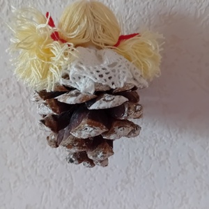 Karácsonyi tobozkislány függődísz - karácsony - karácsonyi lakásdekoráció - karácsonyfadíszek - Meska.hu Karácsonyi tobozkislány függődísz - karácsony - karácsonyi lakásdekoráció - karácsonyfadíszek - Meska.hu