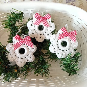 Horgolt fehér dekoráció, fenyődísz, Karácsony, Karácsonyi lakásdekoráció, Karácsonyfadíszek, Horgolás, MESKA