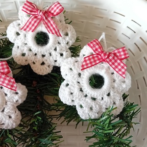 Horgolt fehér dekoráció, fenyődísz - karácsony - karácsonyi lakásdekoráció - karácsonyfadíszek - Meska.hu