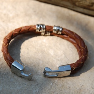 Két soros bivalybőr karkötő, kézi fonás, tibeti ezüst díszek, unisex -  - Meska.hu